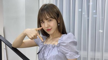 Wendy Red Velvet adalah seorang siswa di Shattuck-Saint Marys di Minnesota, dia adalah seorang siswa teladan dan seorang atlet. Ia mendapatkan banyak penghargaan untuk kegiatan akademik dan yang berhubungan dengan musik. Nilai terendah Wendy selama di sekolah adalah B+. Pada tahun 2009, dia menerima Obama Presidental Award, penghargaan yang diberikan setiap tahun kepada siswa dengan nilai bagus. Dia menerima sertifikat dan namanya terukir di Hall of Fame sekolahnya. Selama berada di Amerika Serikat dan Kanada, dia dapat mempelajari empat bahasa: Korea, Inggris, Prancis, dan Spanyol. Foto: dok. Instagram @todayis_wendy