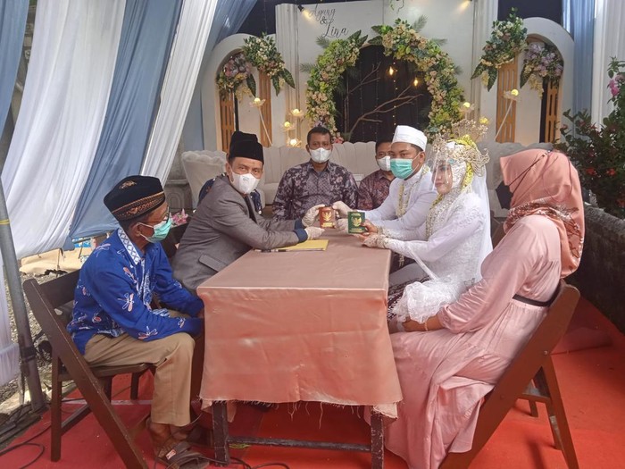 27 Pasangan di Lamongan Menikah di Tanggal Cantik 22-2-2022