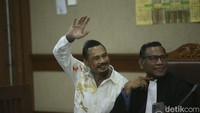 Didukung penuh penggemar, Jerinx langsung balas meyapa.