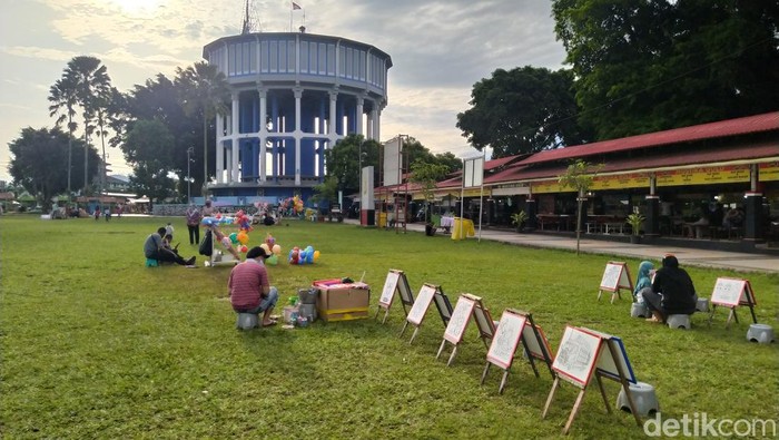 Suasana di kawasan Alun-alun pada masa PPKM level 4, Selasa (22/2/2022).