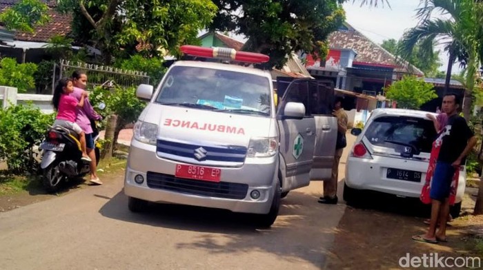 Seorang siswa SD di Patokan, Situbondo dirawat di RSUD dr Abdoer Rahem. Ia demam tiga hari usai divaksin COVID-19 di sekolahnya.
