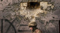 Dilansir Reuters, perusahaan teknologi yang berkantor di AS, Maxar Technologies, telah melacak pengerahan pasukan Rusia ke dekat perbatasan Ukraina selama berminggu-minggu. Namun citra-citra satelit terbaru yang dirilis Maxar itu belum bisa diverifikasi secara independen oleh Reuters. AP Photo/Vadim Ghirda  