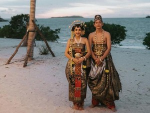 7 Inspirasi Pakaian Pengantin Adat Jawa Dodotan ala Seleb Indonesia