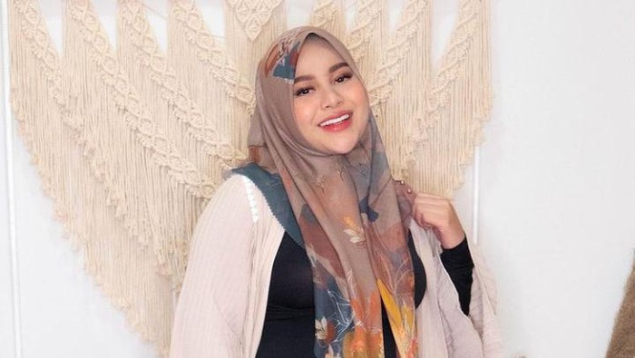 Keseruan Aurel Hermansyah Saat Makan Bareng Keluarga Sebelum Lahiran