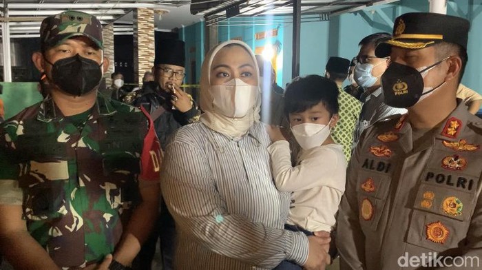 Bupati Karawang Cellica Nurrachadiana