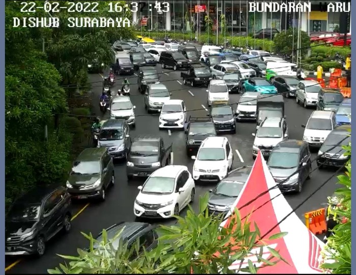 demo sopir truk di frontage a yani menyebabkan bundaran waru macet