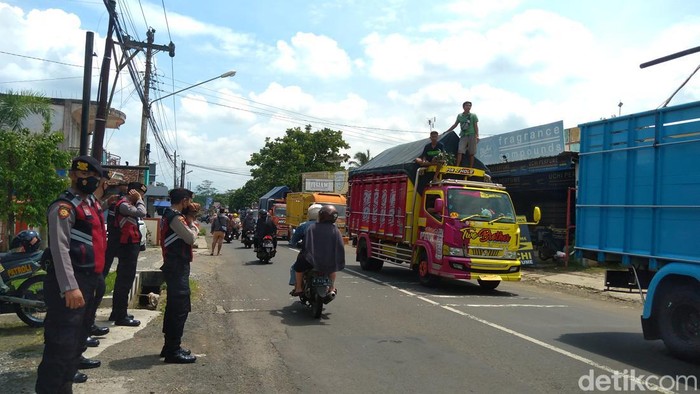 Demo sopir truk soal ODOL