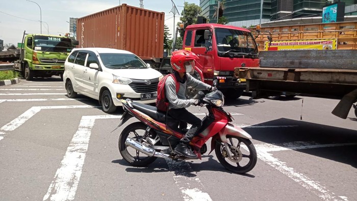 Demo truk di Surabaya