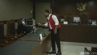 Sidang kali ini beragendakan pembacaan pledoi atau pembacaan nota pembelaan.