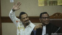Terlihat dari raut wajah, Jerinx tampak sangat semringah.