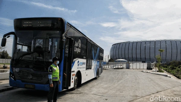 Halte TransJakarta JIS Sudah Beroperasi Lho