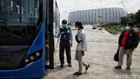 Menurut keterangan petugas, halter transjakarta itu telah beroperasi sejak bulan Desember 2021 dengan rute JIS3: Jakarta Internasional Stadium (JIS) – Harmoni.