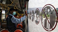 Bus transjakarta juga dilengkapi oleh fasilitas tap on bus tarif Rp 3.500 sekali jalan dengan headway 20 menit.