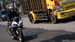 Hati-hati, Banyak Lubang di Jalan Pondok Pinang Jaksel