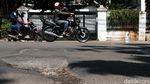 Hati-hati, Banyak Lubang di Jalan Pondok Pinang Jaksel