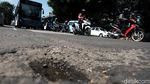 Hati-hati, Banyak Lubang di Jalan Pondok Pinang Jaksel
