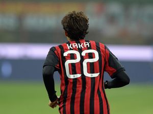 22/2/2022: Pesepakbola Nomor Punggung 2 dan 22 Terbaik