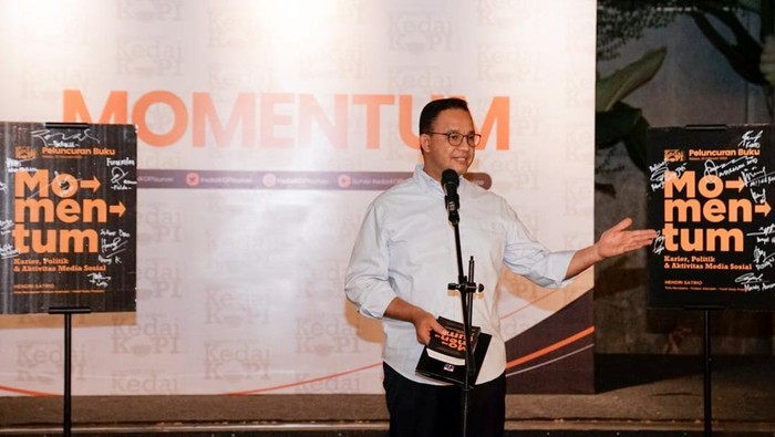 Kala Anies Baswedan Bicara Momentum Kesuksesan Lembaga Survei KedaiKOPI meluncurkan buku βMOMENTUM: Karier Politik & Aktivitas Media Sosialβ. Gubernur DKI Jakarta Anies Baswedan pun turut hadir. Apa katanya?