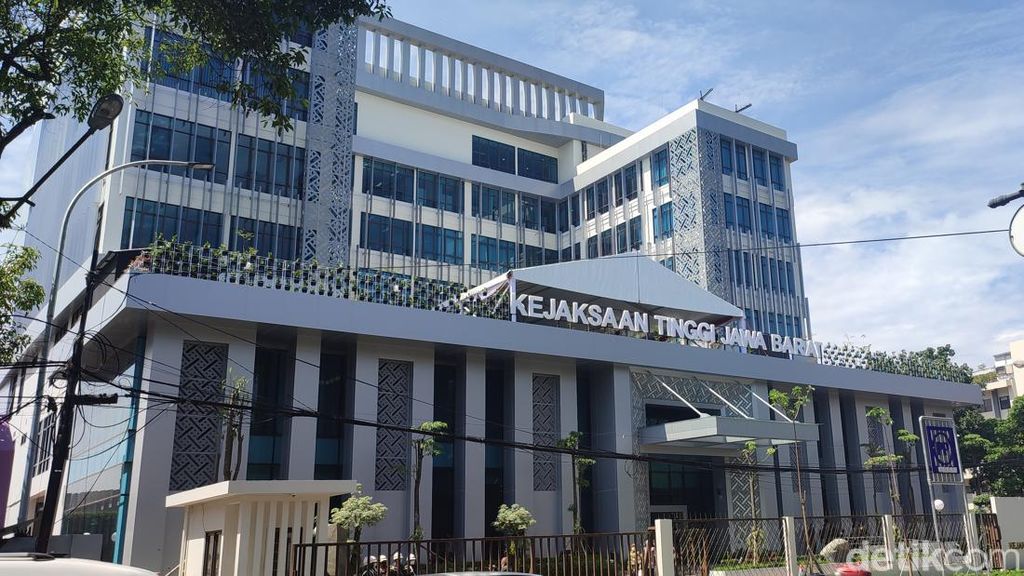 Kejati Jabar Telusuri Oknum Jaksa yang Pukul Guru di Karawang