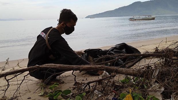 KFC Indonesia dan DCA Bersih-bersih Pantai Sumatera – Maluku