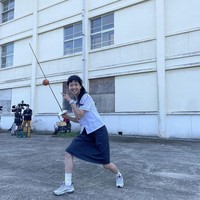 “kim tae ri masih cocok banget deh jadi anak sma,” “baru tau kim tae ri umurnya dah 31 anjir aktingnya mantep bgt, cocok jadi anak sma,” “kok bisa ya kim tae ri cantik imut menggemaskan keren dan awet muda,” komentar sejumlah netizen di Twitter. Foto: dok. Instagram kimtaeri_official