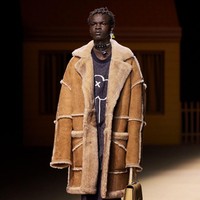 Fashion show koleksi Coach Fall/Winter 2022 yang terinspirasi nuansa klasik Amerika Serikat dengan busana bak era 70-an dan 90-an. Foto: Dok. Coach.