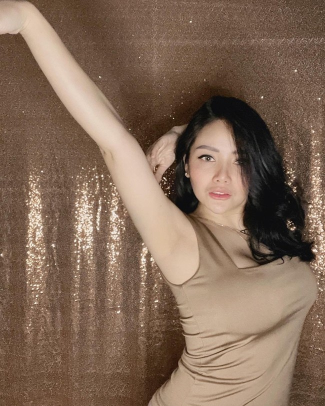 Ketika mengikuti ajang Akademi Fantasi Indosiar, Mawar dikenal sebagai gadis cantik bersuara merdu. Dalam akun Instagram-nya pun ia mendeskripsikan diri sebagai bathroom singer yang menunjukkan ketertarikan di dunia tarik suara masih ada.Foto: Instagram