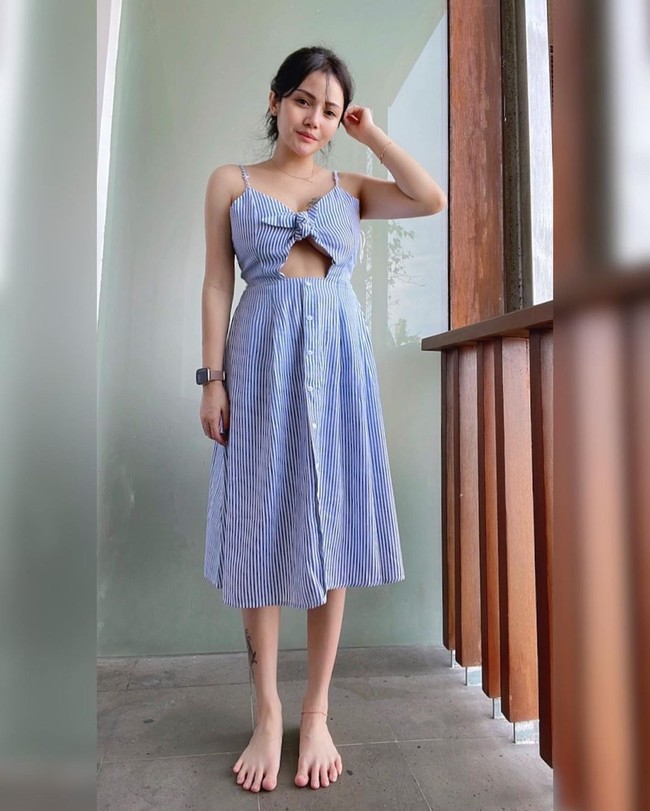 Di media sosial, Mawar pun cukup aktif membagikan kabar terbarunya. Mengenai masalah yang sedang heboh di media, Mawar mengaku belum siap memberikan pernyataan apapun kepada media. Ia mengaku sedang mengutamakan dirinya dan anak-anaknya terlebih dahulu.Foto: Instagram