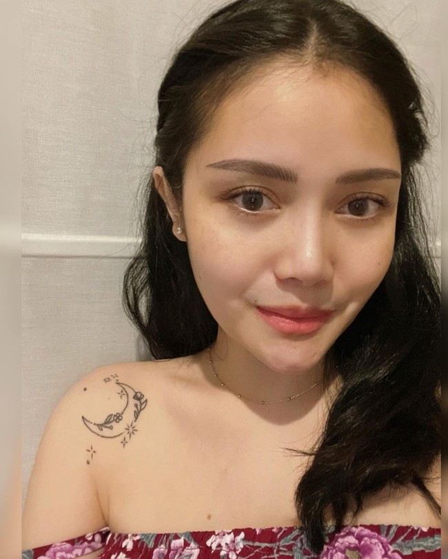 Mawar AFI sudah lama tidak menghiasi layar kaca. Tapi baru-baru ini juara tiga kompetisi menyanyi tersebut tiba-tiba bikin heboh dengan kabar bahwa mantan suaminya berselingkuh.Foto: Instagram