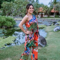 Tubuh ideal tidak didapatkan ibu dua anak ini dalam semalam. Ia diet ketat dan rajin olahraga. Foto: Instagram @melaney_ricardo