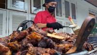 Lia Roslinda salah satu owner Iga Galabag mengungkapkan, konsep iga bakar jumbo itu diambil dari kata galabag yang berarti besar.   