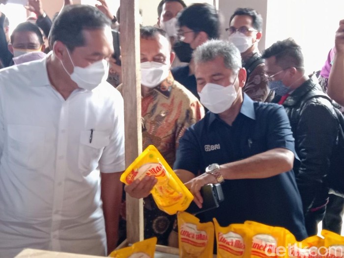 Menteri Perdagangan, Muhammad Luthfi, meresmikan pasar, Selasa (22/2/2022).