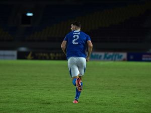 Dibayangi Sanksi Skorsing, Nick Kuiper Bakal hati-hati Lawan Persita