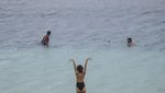 Pantai Melasti Bali Kembali Ramai Wisatawan Usai Mati Suri