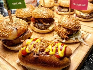 Mengaku Menang Lomba, Pasangan Ini Kabur Setelah Makan 12 Burger