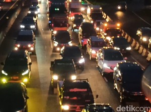 Penampakan Kemacetan di Tol Purbaleunyi Imbas Sopir Truk Demo