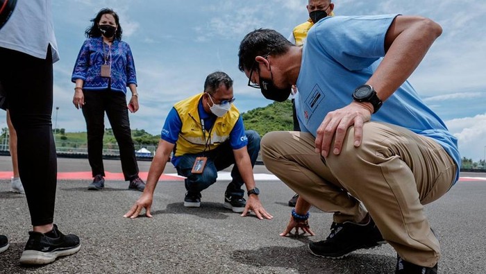 Pengaspalan ulang Sirkuit Mandalika sepanjang 1,25 kilometer ditargetkan akan selesai satu seminggu sebelum perhelatan MotoGP dimulai.