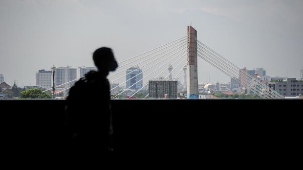 Jembatan Layang Pasupati terlihat dari Jalan Cihampelas, Bandung, Jawa Barat, Selasa (22/2/2022). Pemerintah Provinsi Jawa Barat mengganti nama Jembatan Layang Pasupati menjadi Jalan Prof Dr Mochtar Kusumaatmadja yang merupakan tokoh penggagas wawasan nusantara. ANTARA FOTO/Raisan Al Farisi/foc.