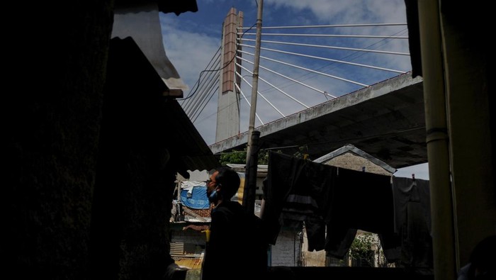 Jembatan Layang Pasupati terlihat dari Jalan Cihampelas, Bandung, Jawa Barat, Selasa (22/2/2022). Pemerintah Provinsi Jawa Barat mengganti nama Jembatan Layang Pasupati menjadi Jalan Prof Dr Mochtar Kusumaatmadja yang merupakan tokoh penggagas wawasan nusantara. ANTARA FOTO/Raisan Al Farisi/foc.