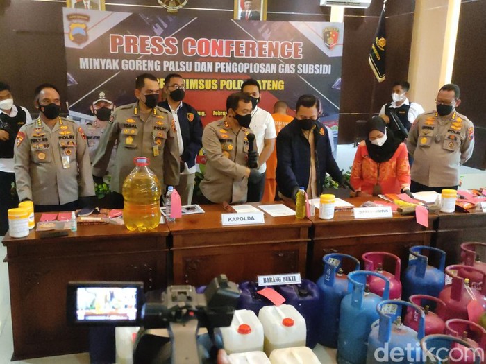 Polda Jateng ungkap kasus penyuntikan elpiji, Selasa (22/2/2022).