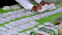 Barang bukti yang diamakan yaitu 18,3 kilogram sabu dan 984 butir ekstasi.