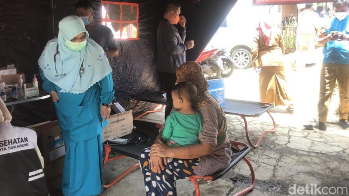 Posko kesehatan di lokasi banjir Sukabumi