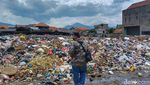 Potret Sampah yang Tetap Menggunung di TPS Pasar Banjaran