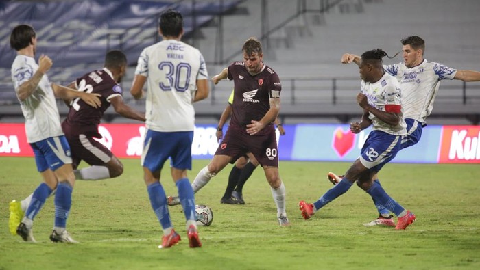 PSM Makassar vs Persib Bandung dalam laga lanjutan BRI Liga 1 2021/2022.