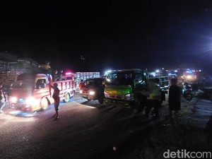 Sopir Truk Kumpul di Cikamuning Tuntut Kelonggaran Aturan ODOL