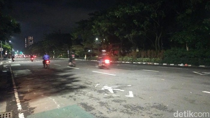 Demo ratusan sopir truk di Dishub Jatim sudah bubar. Lalu lintas (Lalin) di frontage Jalan Ahmad Yani Surabaya sudah kembali lancar.