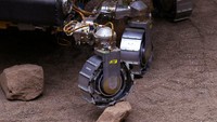 Kendaraan robot ini masih diuji daloam laboratorium yang didisain mirip dengan Mars termasuk gravitasi dan detil bebatuannya.