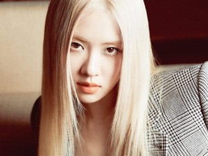Gaya Rose BLACKPINK Bikin Netizen Terpesona, Cantik Bak Artis Hollywood