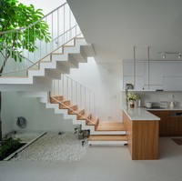 “Kami ingin menciptakan rumah dengan space yang menstimulasi anak-anak untuk bereksplorasi dan berkreativitas serta memudahkan orangtua untuk mengamati anak-anak selama di rumah,” demikian keterangan dari T H I A Architecture Foto: Dok. Quang Tran via Arch Daily