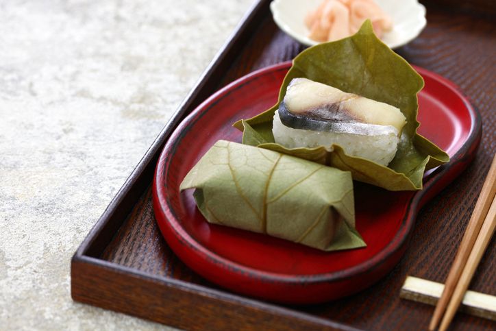 Sushi Daun Kesemek Khas Jepang yang Unik